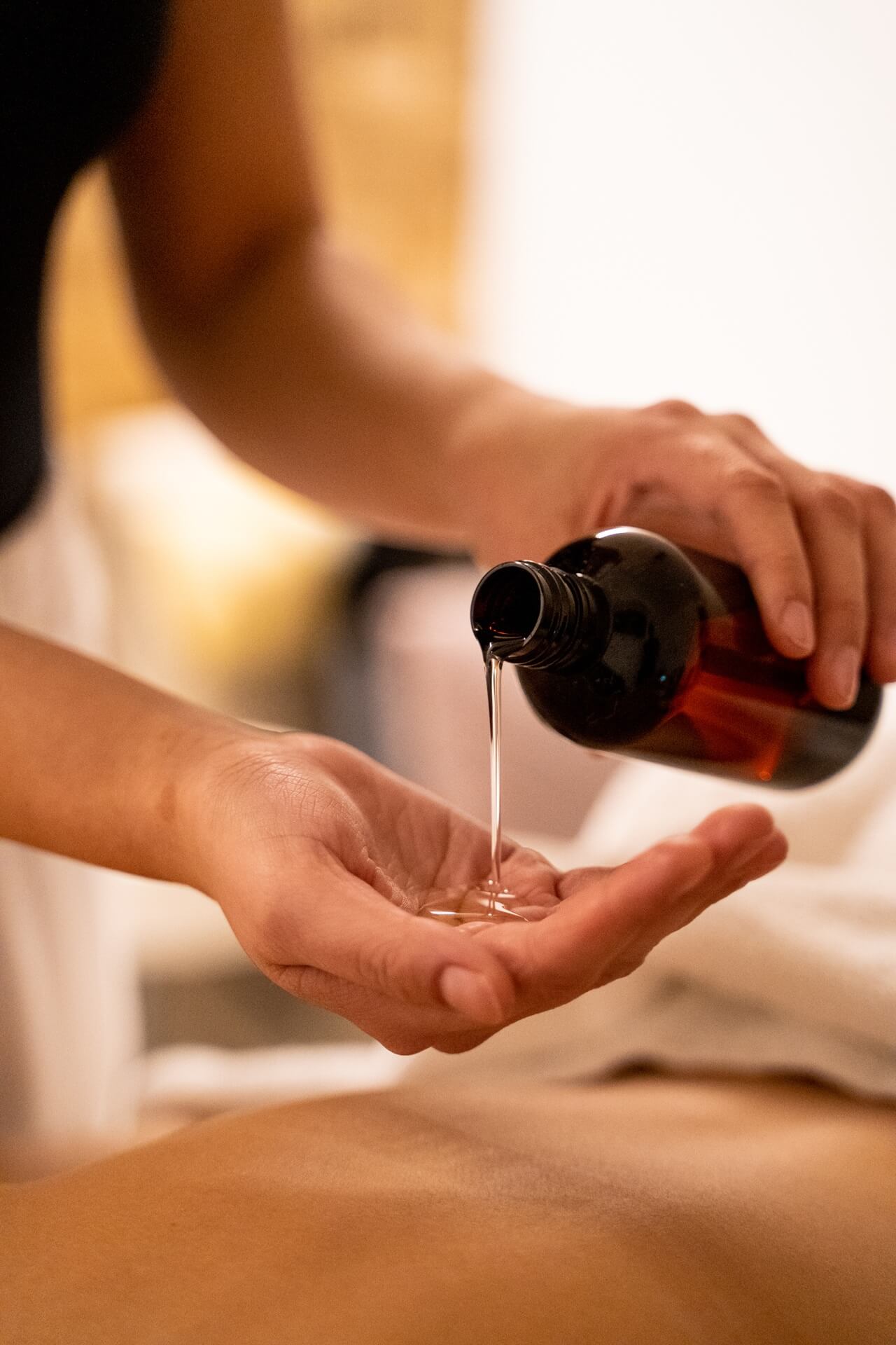 Aromatherapy massage with oil